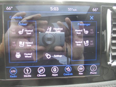 Used 2019 Chrysler Pacifica Limited FWD image 19