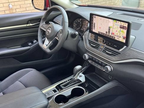 Used 2023 Nissan Altima 2.5 SV w/ SV Premium Package FWD image 10