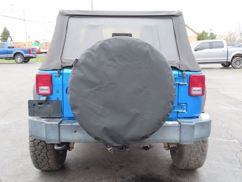 Used 2016 Jeep Wrangler Rubicon w/ Power Convenience Group image 5