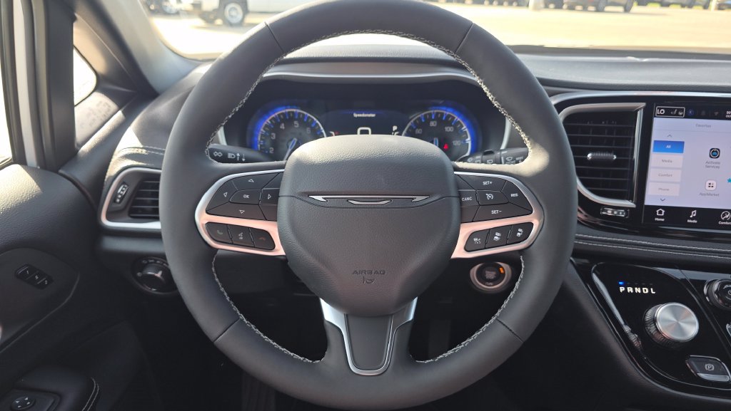 New 2027 Chrysler Pacifica Select FWD image 30