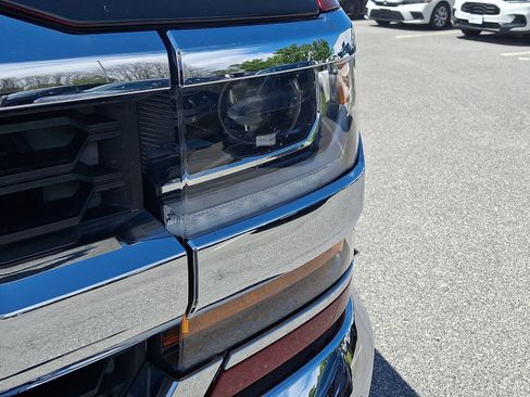 Used 2018 Chevrolet Silverado 1500 LT w/ All Star Edition AWD/4WD image 9
