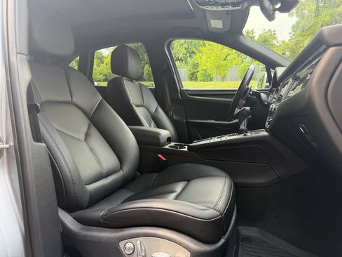 Certified 2021 Porsche Macan AWD/4WD image 22