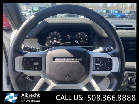 Used 2023 Land Rover Defender 90 SE image 22