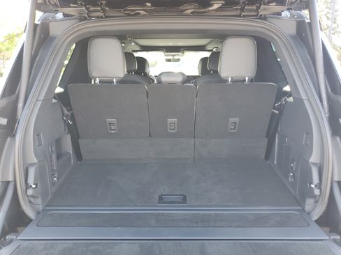 New 2026 Lincoln Navigator Reserve w/ Jet Appearance Package AWD/4WD image 32