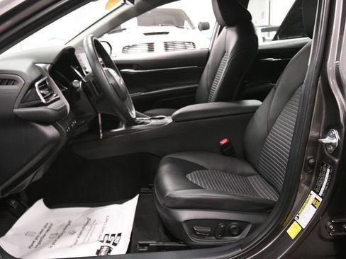 Used 2024 Toyota Camry SE w/ Cold Weather Package FWD image 10