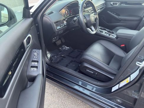 Used 2023 Honda Civic Touring image 4