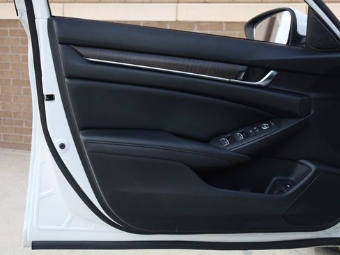 Used 2019 Honda Accord EX image 15