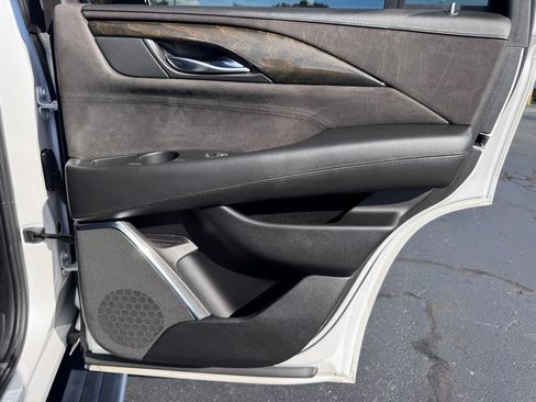 Used 2017 Cadillac Escalade Platinum AWD/4WD image 32