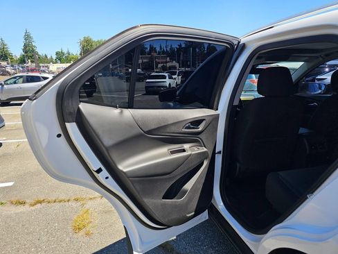 Used 2018 Chevrolet Equinox LT w/ Sun & Infotainment Package FWD image 16