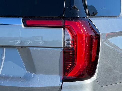New 2026 GMC Yukon Elevation w/ Elevation Premium Package AWD/4WD image 7