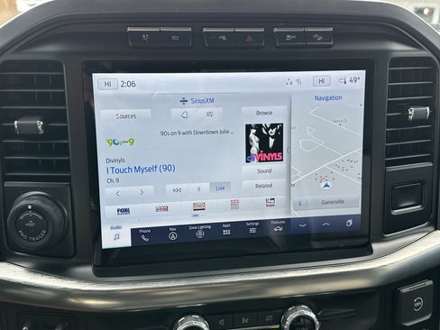 Used 2023 Ford F150 Lariat w/ Trailer Tow Package image 25