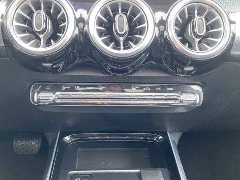 Used 2023 Mercedes-Benz GLB 250 4MATIC image 21