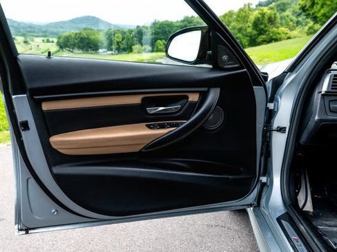 Used 2016 BMW M3 RWD image 29