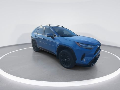 Used 2022 Toyota RAV4 SE w/ Convenience Package image 2