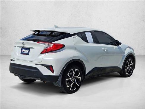Used 2021 Toyota C-HR XLE FWD image 5