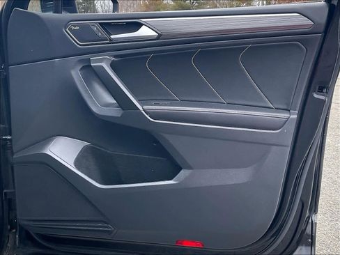 Used 2022 Volkswagen Tiguan SEL R-Line image 12