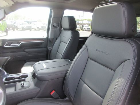 New 2026 GMC Sierra 2500 Denali w/ Denali Reserve Package image 12
