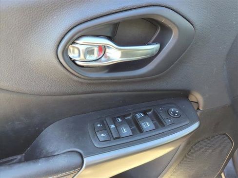 Used 2019 Jeep Cherokee Latitude Plus FWD image 7