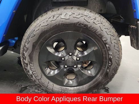 Used 2016 Jeep Wrangler Unlimited Sahara w/ Connectivity Group image 11