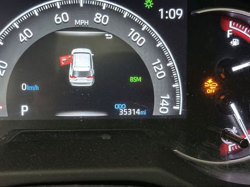 Used 2024 Toyota RAV4 XLE w/ Convenience Package FWD image 15