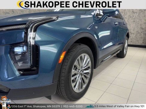 Used 2024 Cadillac XT4 Premium Luxury image 7