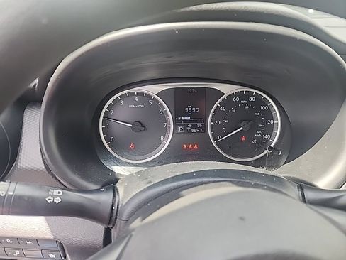 Used 2022 Nissan Kicks S FWD image 5
