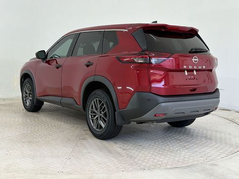 Used 2023 Nissan Rogue S FWD image 3