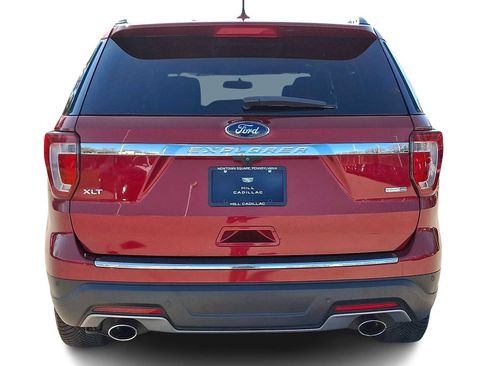 Used 2018 Ford Explorer XLT w/ Equipment Group 202A image 4