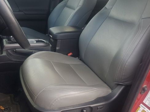 Used 2021 Toyota Tacoma TRD Sport w/ Technology Package image 8