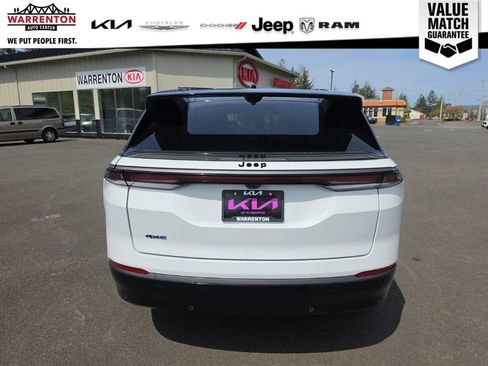 Used 2024 Jeep Wagoneer Launch Edition AWD/4WD image 5