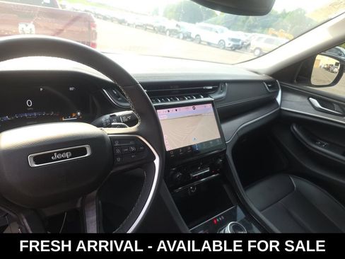 Used 2023 Jeep Grand Cherokee Limited AWD/4WD image 11