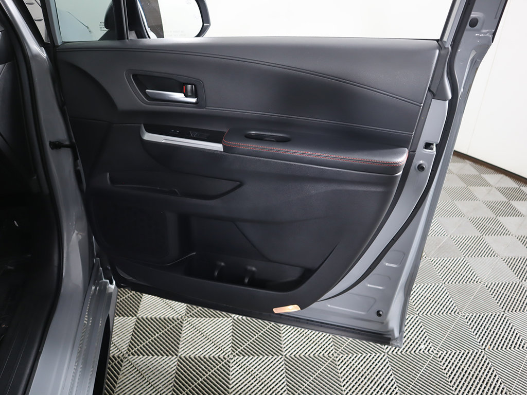 Used 2025 Toyota Sienna XSE FWD image 25