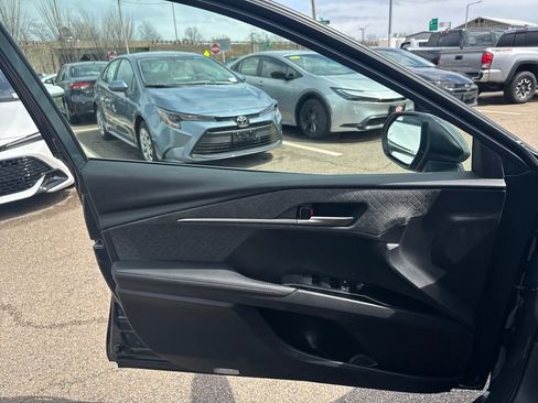 Used 2025 Toyota Camry XLE AWD/4WD image 29