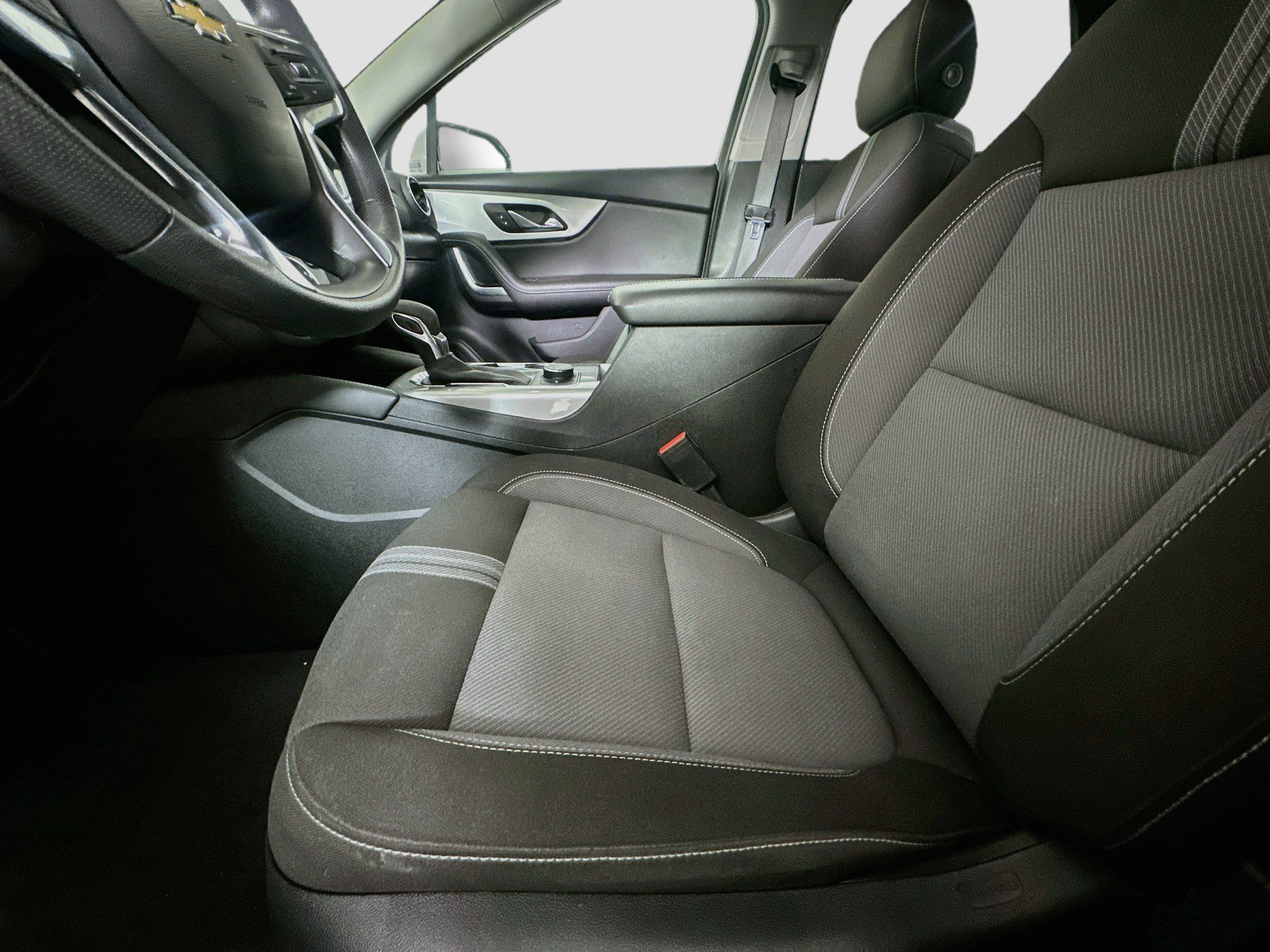 Used 2025 Chevrolet Blazer LT FWD image 13