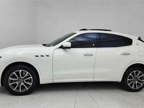 Used 2020 Maserati Levante S image 3
