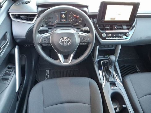 Used 2024 Toyota Corolla Cross LE AWD/4WD image 2