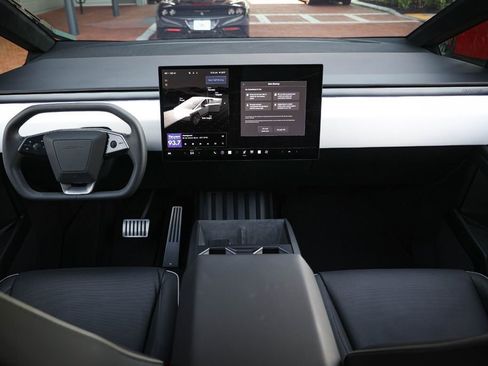 Used 2024 Tesla Cybertruck AWD Crew Cab image 41