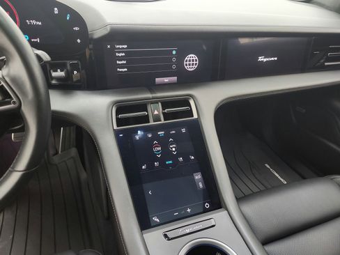 Used 2021 Porsche Taycan image 11