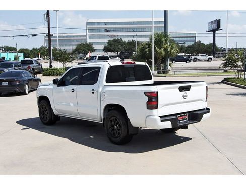 Used 2025 Nissan Frontier SV w/ SV Convenience Package RWD image 4