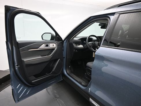 Used 2025 Ford Explorer Active image 8