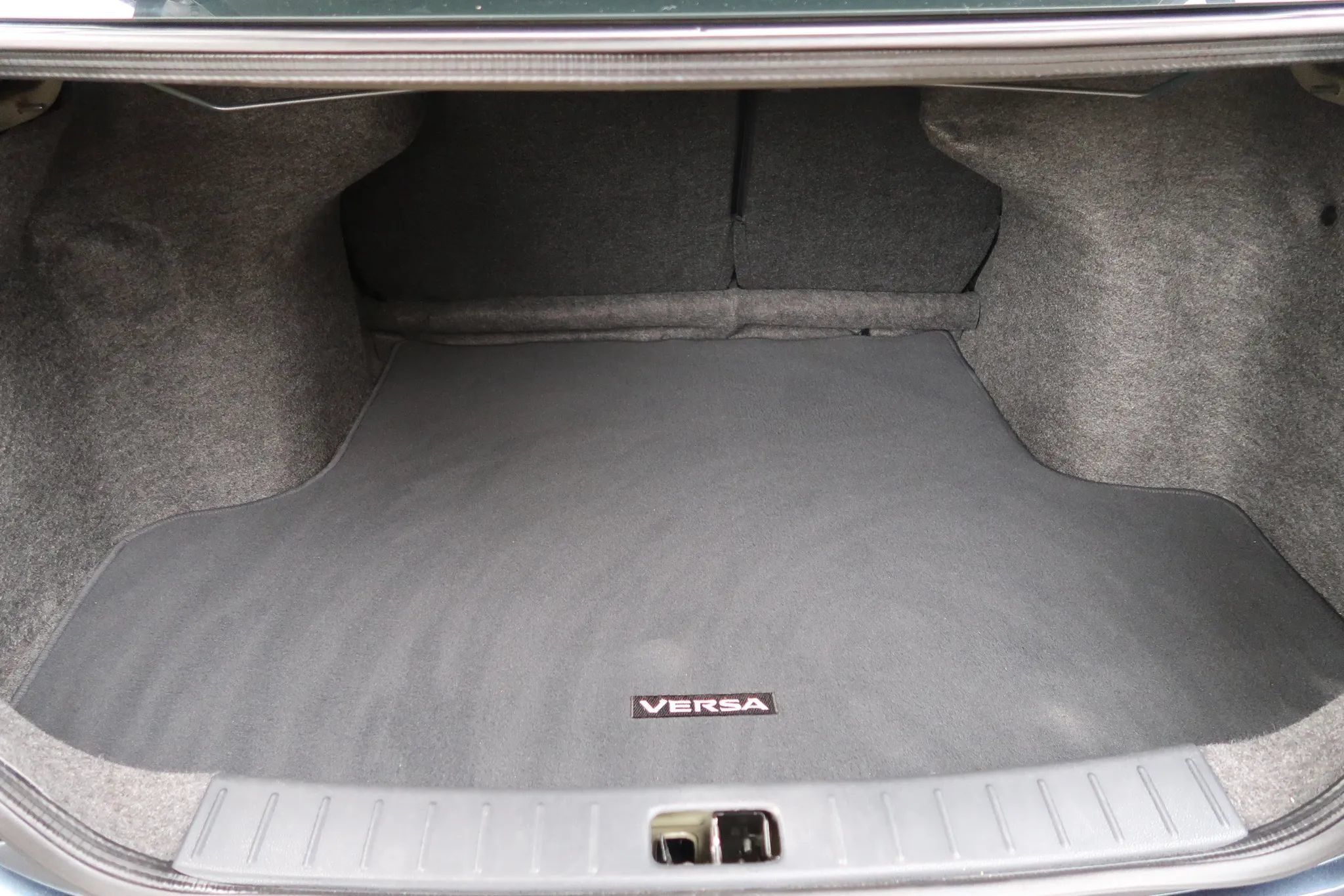 Used 2016 Nissan Versa SV w/ SV Tech Package FWD image 15