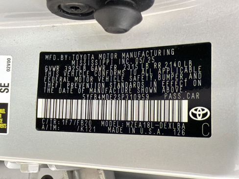 Used 2025 Toyota Corolla LE FWD image 18