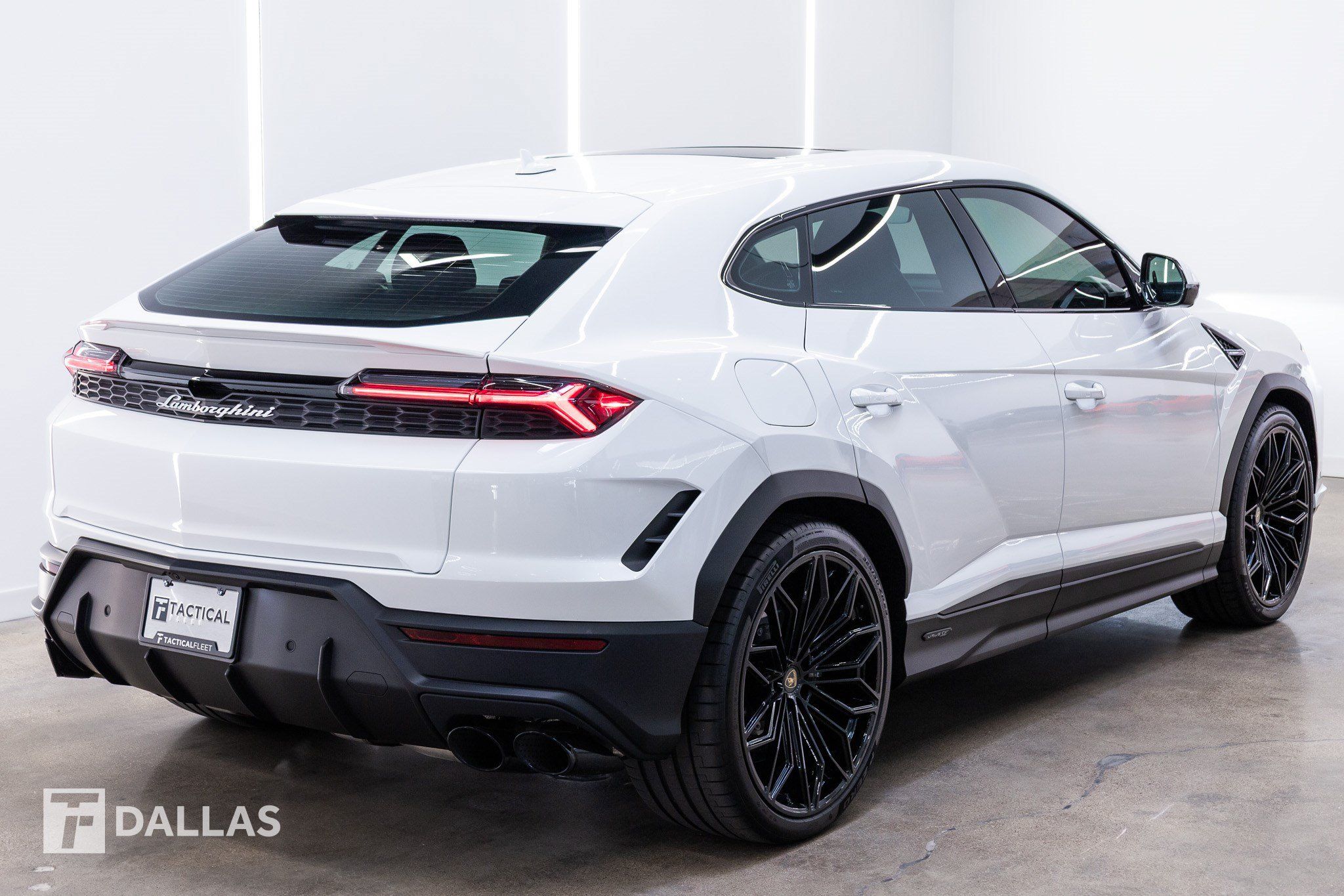 Used 2026 Lamborghini Urus SE AWD/4WD image 14