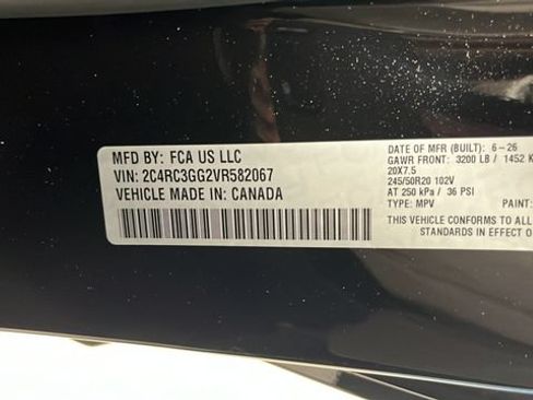 New 2027 Chrysler Pacifica Limited w/ Family Tech Group AWD/4WD image 28