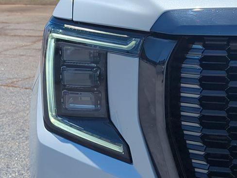 Used 2023 GMC Yukon XL Denali Ultimate AWD/4WD image 8