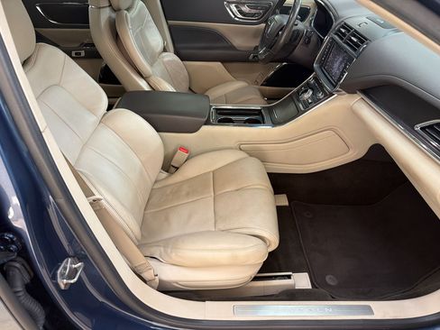 Used 2019 Lincoln Continental Select w/ Continental Climate Package FWD image 27