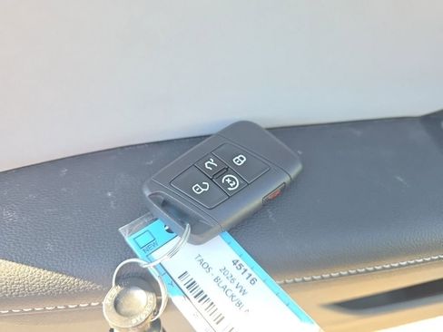New 2026 Volkswagen Taos SE AWD/4WD image 30