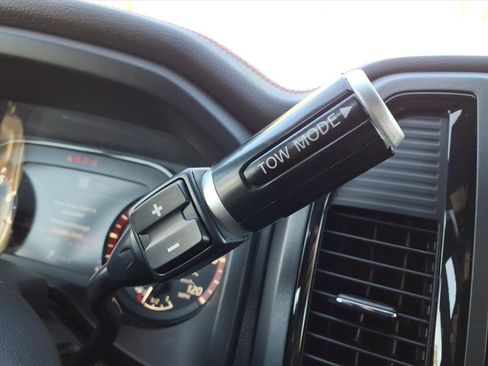 Used 2024 Nissan Titan PRO-4X w/ Pro-4x Convenience Package image 23