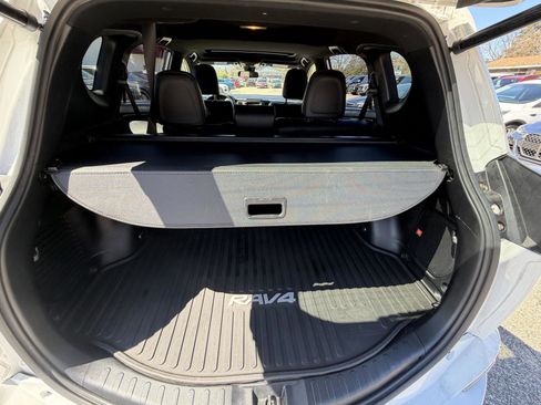 Used 2017 Toyota RAV4 SE w/ Advanced Technology Package image 12