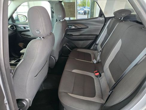 Used 2025 Chevrolet TrailBlazer LT AWD/4WD image 36